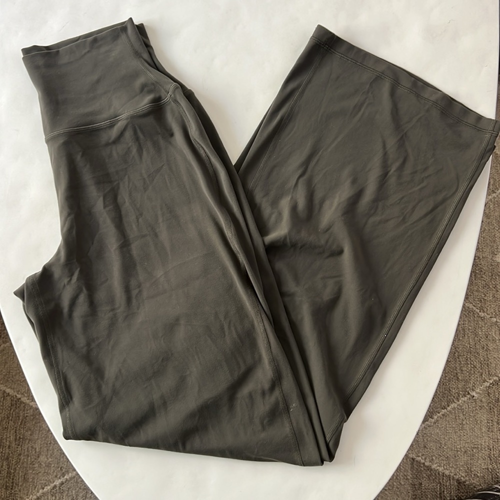 TNA ARITZIA X GOLDEN BUTTER Cheeky Asana Hi-Rise Wide Leg Pant Olive Green 8 - Picture 4 of 8